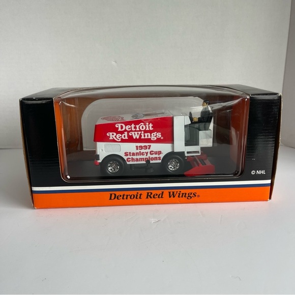 Detroit Red Wings Zamboni Model New Never Been Open - Picture 2 of 9